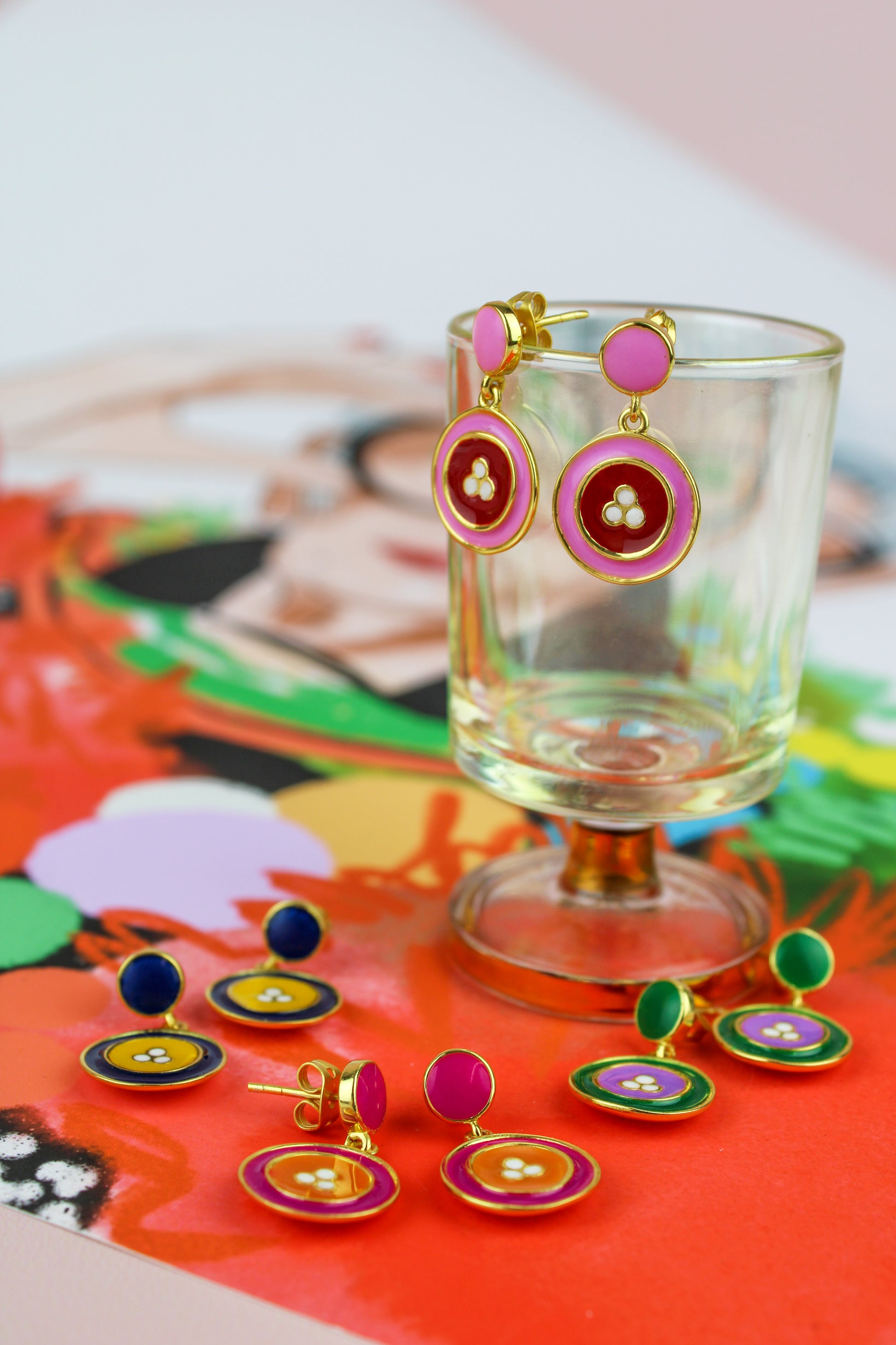 *PREORDER* CONTRAST BUTTON DROP EARRINGS (7575214588120)