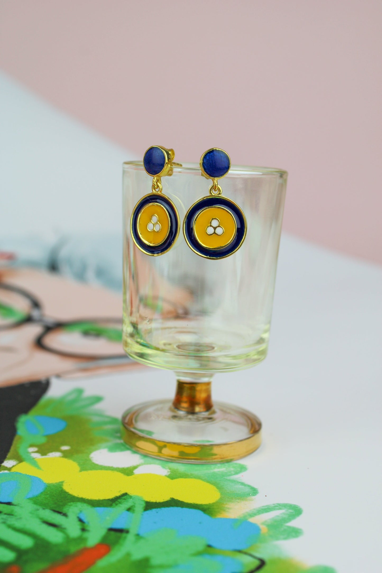 CONTRAST BUTTON DROP EARRINGS (7575214588120)